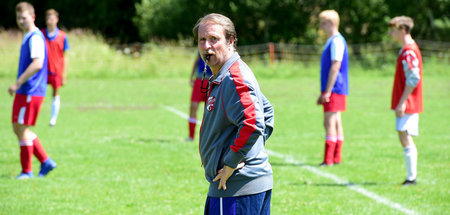 Einzig seine Nebentätigkeit als Fußballtrainer einer Jugendmanns