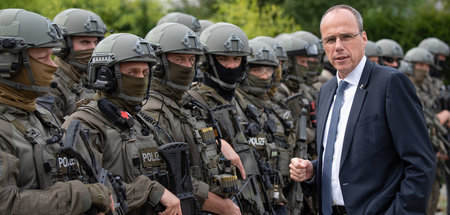 CDU-Innenminister Peter Beuth (r.) löste das SEK wegen Neonazi-C... CDU-Innenminister Peter Beuth (r.) löste das SEK wegen Neonazi-C...