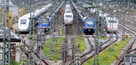 Stillstand: Geparkte Züge im Münchner Hauptbahnhof während des S... Stillstand: Geparkte Züge im Münchner Hauptbahnhof während des S...