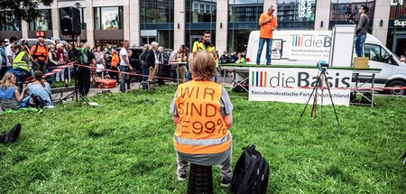 Kundgebung von »Die Basis« auf dem Leipziger Platz in Berlin (28...