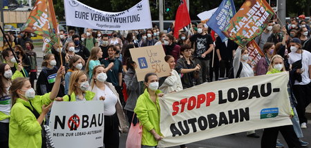 Auf der Straße gegen Autobahn- und Tunnelbau: Demonstration auf ...
