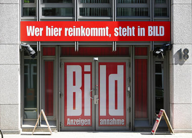 »Schadenfreude, Mißgunst, Klatschsucht und Sensa­tionshunger«
