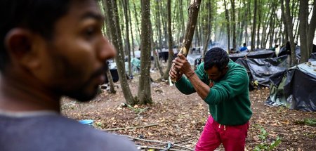 Immer wieder werden nahe Velika Kladusa von Geflüchteten Camps a...