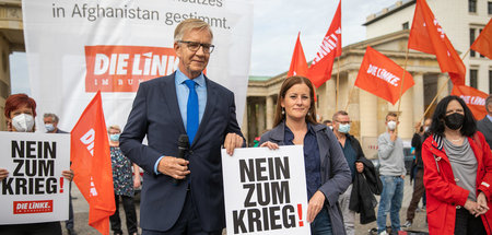 Dietmar Bartsch und Janine Wissler bei einer Kundgebung in Berli... Dietmar Bartsch und Janine Wissler bei einer Kundgebung in Berli...