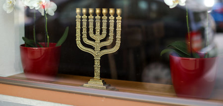 Menora im Schaufenster des Restaurants »Schalom« (Chemnitz, 28.6... Menora im Schaufenster des Restaurants »Schalom« (Chemnitz, 28.6...