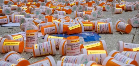 Für hohe Profite nimmt die Pharmaindustrie Opfer in Kauf. Die Ei... Für hohe Profite nimmt die Pharmaindustrie Opfer in Kauf. Die Ei...