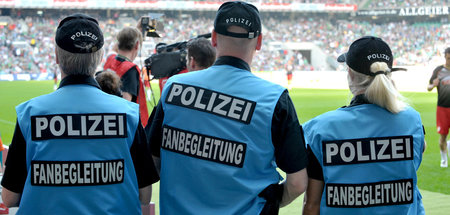 Schauen sich das Spiel an, statt ihre Arbeit zu machen: »Team Bl...