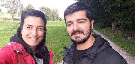 Sinem Mut (links) und Anil Kaya müssen in der BRD darum kämpfen,...
