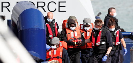 Migranten von britischen Grenzeinheiten aufgegriffen, Dover, 13.