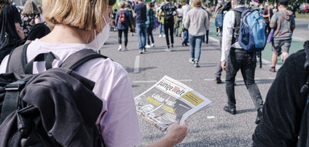 Mietendemo20210911verteilungjw06nik Kopie.jpg