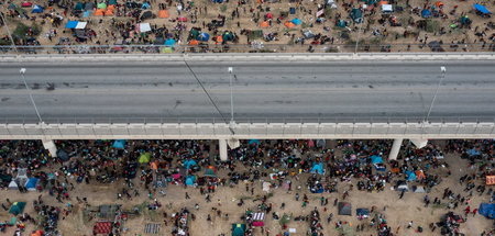US-Grenzschutz soll für »Ordnung« sorgen: Migranten an der Brück...