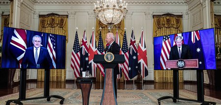 US-Präsident Joseph Biden präsentiert mit seinen Amtskollegen Bo...