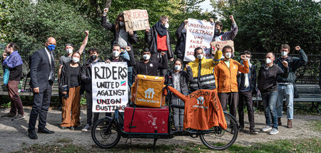 Kampfbereit: Gorillas-Fahrer am Montag in Berlin nach dem Ende d...