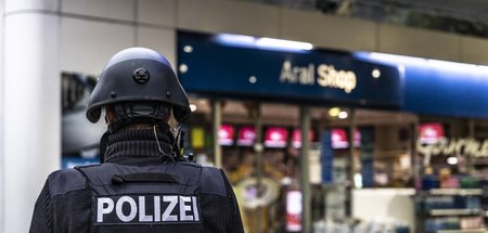 Polizei am Tatort in Idar-Oberstein (19.9.2021)