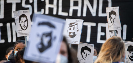 Demonstration zum Gedenken an die Opfer des rassistischen Anschl... Demonstration zum Gedenken an die Opfer des rassistischen Anschl...