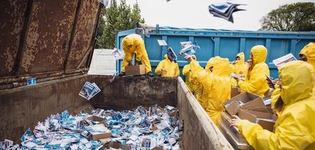 »Faul wie die Waschbären«: Der »Flyerservice Hahn« nahm es nicht...