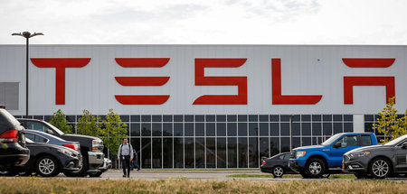 Freie Fahrt fürs Kapital. Arbeiter sind bei Tesla auf sich allei...