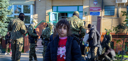 Flüchtlinge werden im polnischen Michalowo verhaftet, nachdem si...