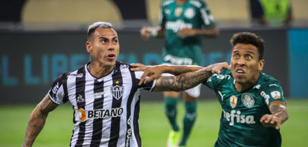 Zweikampf im Halbfinale: Vargas und Rocha bei einer Neuinterpret...