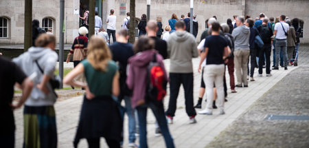 Berliner Bürger wollen wählen. Vielerorts war das am Sonntag ers...