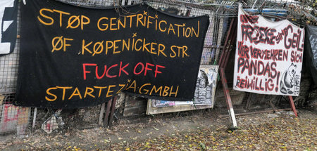 Alternativ leben seit 1990: Die Köpenicker Straße 137 in Berlin-...