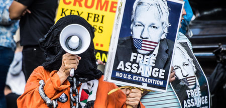 Demonstration für Julian Assange am Piccadilly Circus in London,...