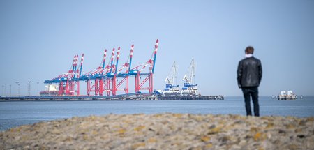 Jade_Weser_Port_in_W_69149032.jpg