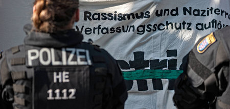 Von wegen auflösen: Der Verfassungsschutz rüstet auf und setzt k...