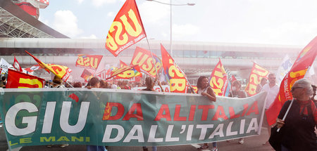 Protest des Flugpersonals von Alitalia gegen Stellenstreichungen...