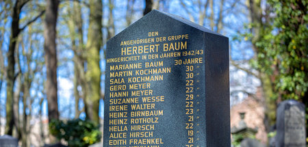 Die Hetze nicht stehenlassen: Grabmal für die ermordeten Mitglie... Die Hetze nicht stehenlassen: Grabmal für die ermordeten Mitglie...