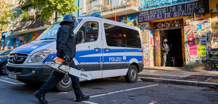 320 Polizisten rückten am Mittwoch in Berlin-Friedrichshain an, ...