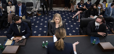 Whistleblowerin Frances Haugen bei ihrer Anhörung vor dem Senats...