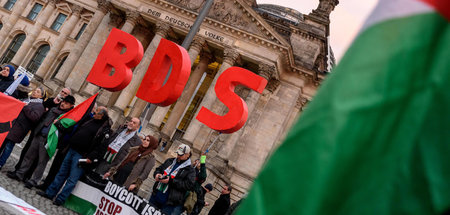 Die Resolution des Bundestags gegen die Boykottkampagne wird ber... Die Resolution des Bundestags gegen die Boykottkampagne wird ber...