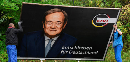 Abgehängt: Exkanzlerkandidat Armin Laschet (CDU) Konterfei wird ...