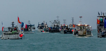 Aus Protest: Französische Fischer blockieren Saint Helier, den w...