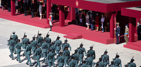 Königshaus und Regierung Seit› an Seit‹: Militärparade zum Natio...