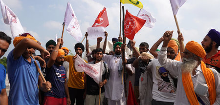Protest von indischen Bauern gegen die Regierung (Haryana, 27.9.... Protest von indischen Bauern gegen die Regierung (Haryana, 27.9....
