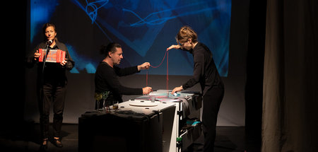 Eine Art All-Star-Ensemble unterschiedlicher Generationen Eine Art All-Star-Ensemble unterschiedlicher Generationen