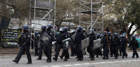 Robocops in Aktion: Landnahme im Dienst der Immobilienspekulante...