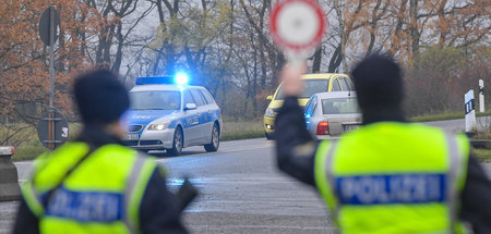 Einsatz der Bundespolizei an der Autobahn 12 bei Frankfurt an de...