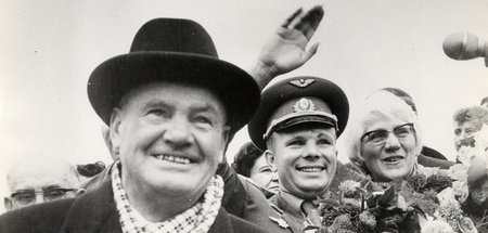 Besonderer Moment: Maurice Thorez (l.) begleitete Juri Gagarin (...