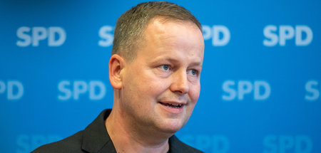 Klaus Lederer bei einer Pressekonferenz (Berlin, 15.10.2021)