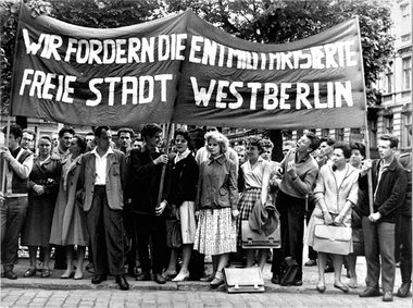 Unterstützung für Chruschtschows Vorschlag: Demonstration von Be... Unterstützung für Chruschtschows Vorschlag: Demonstration von Be...