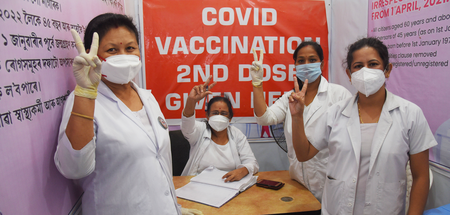 Krankenschwestern in Guwahati feiern am Sonntag den Impferfolg Krankenschwestern in Guwahati feiern am Sonntag den Impferfolg