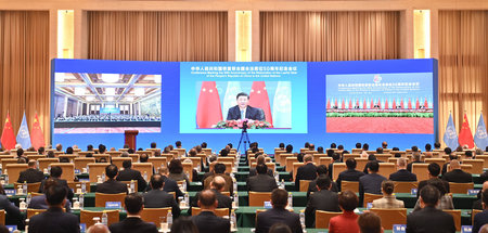 Beijing, 25. Oktober: Xi Jinping wendet sich an die Konferenz zu...