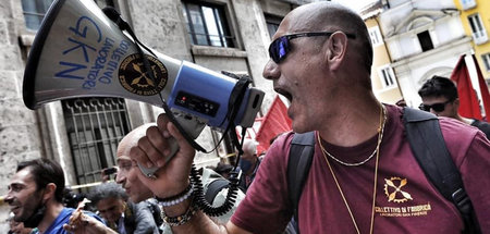 Arbeiter des GKN-Fabrikkollektivs demonstrieren gegen die Jobver...