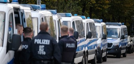 Großeinsatz der Polizei gegen eine Demonstration in Leipzig (23.... Großeinsatz der Polizei gegen eine Demonstration in Leipzig (23....