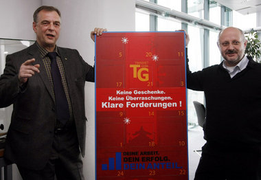 Immer nur lächeln. Ex-Transnet-Chef Norbert Hansen (l.) nahm als... Immer nur lächeln. Ex-Transnet-Chef Norbert Hansen (l.) nahm als...