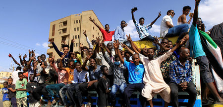 Vertrauen in die Kraft der Masse: Protestierende in Sudans Haupt...