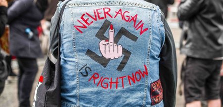 Einzeln haben Antifazusammenschlüsse den gewaltbereiten und best...